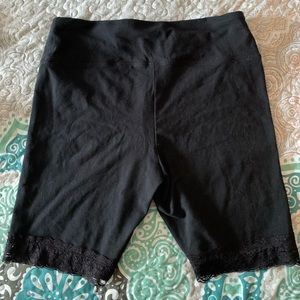 Biker shorts with lace